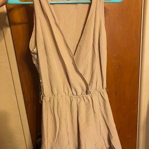 🌸🌸🌸🌸 Tan colored romper🌸🌸🌸🌸